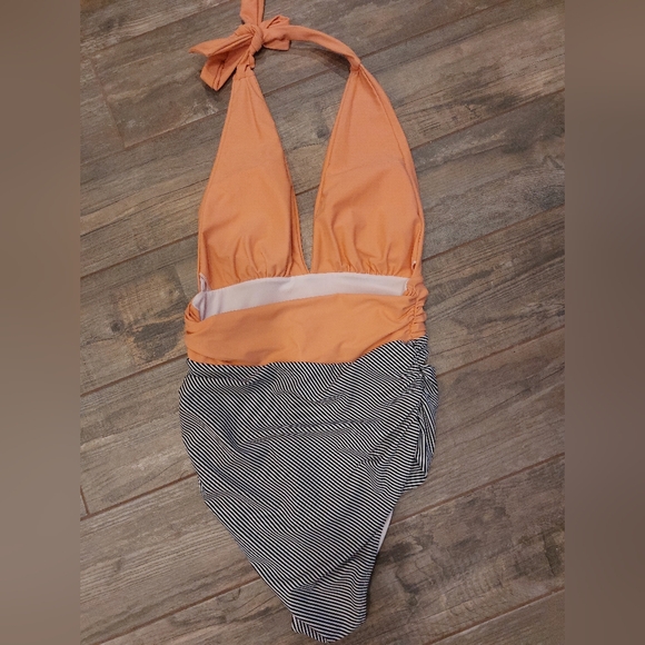 Cupshe One Piece Vintage Style Bathing Suit - Picture 2 of 5